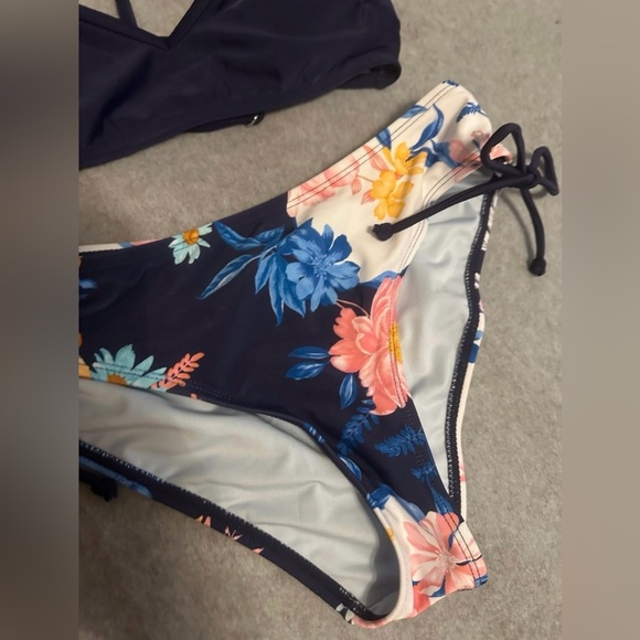 NWT CUPSHE Bikini Criss Cross Back Strappy Side Indigo Blue/floral size S - Picture 2 of 6